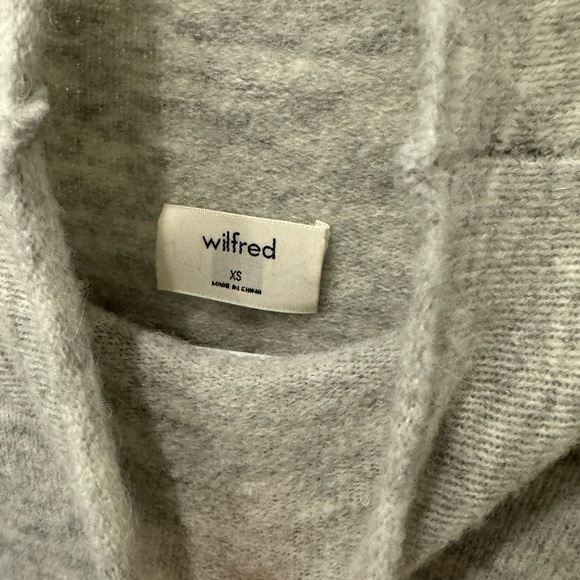 Aritzia Wilfred sweater - Picture 5 of 5